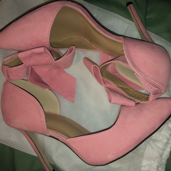- ✨PINK SUEDE FOUR SEASONS WOMAN’S BOW HEEL NWT*✨ - Picture 3 of 8